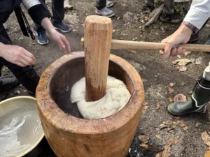 猿投の森づくりの会 納会（餅つきとやまじ小舎内道具類確認）