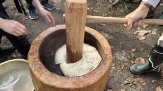 猿投の森づくりの会 納会（餅つきとやまじ小舎内道具類確認）