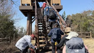 人気の里山を歩く：西尾茶臼山（亀の会）